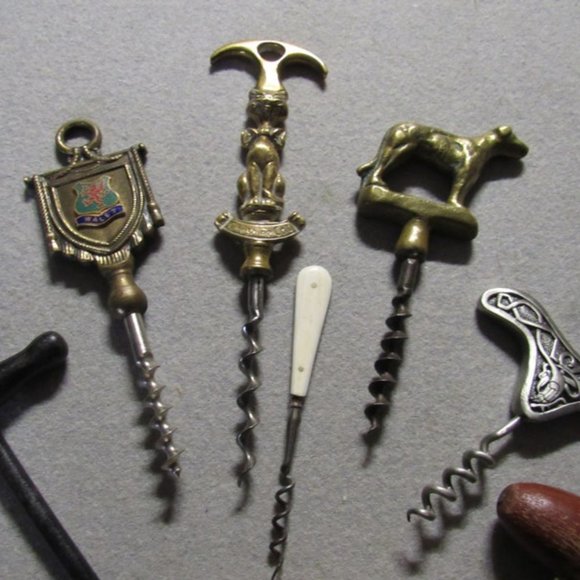 LOT (8) VINTAGE CORKSCREWS. - Picture 3 of 8